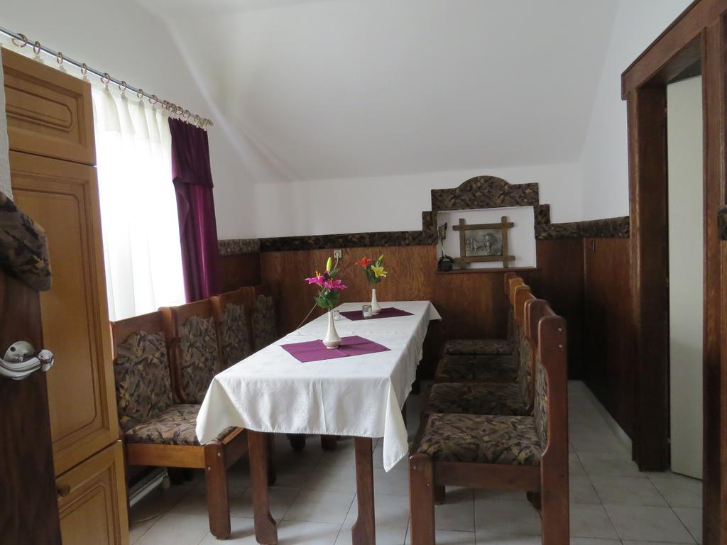 Rezkakas Fogado Bed and Breakfast Zirc Eksteriør billede