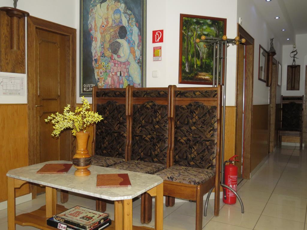 Rezkakas Fogado Bed and Breakfast Zirc Eksteriør billede
